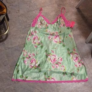 Short night gown. New /w tag Size L/ really cute